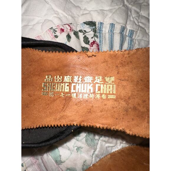 VINTAGE 1930's SHEUNG CHUK CHAI FLORAL EMBROIDERED SILK MULES/SLIDES 2" HEEL - Picture 9 of 9